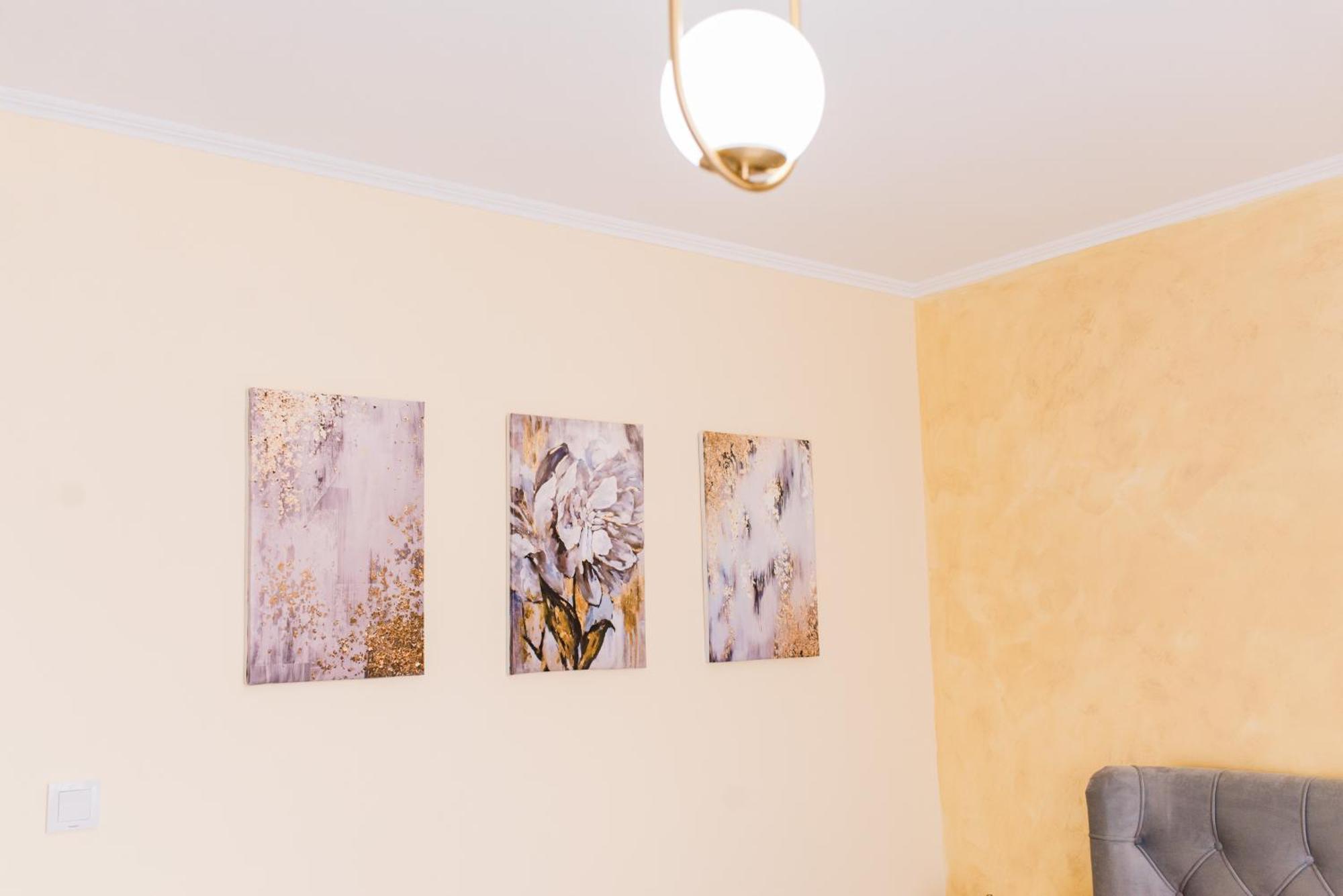 Central White Apartment Satu Mare Exteriör bild