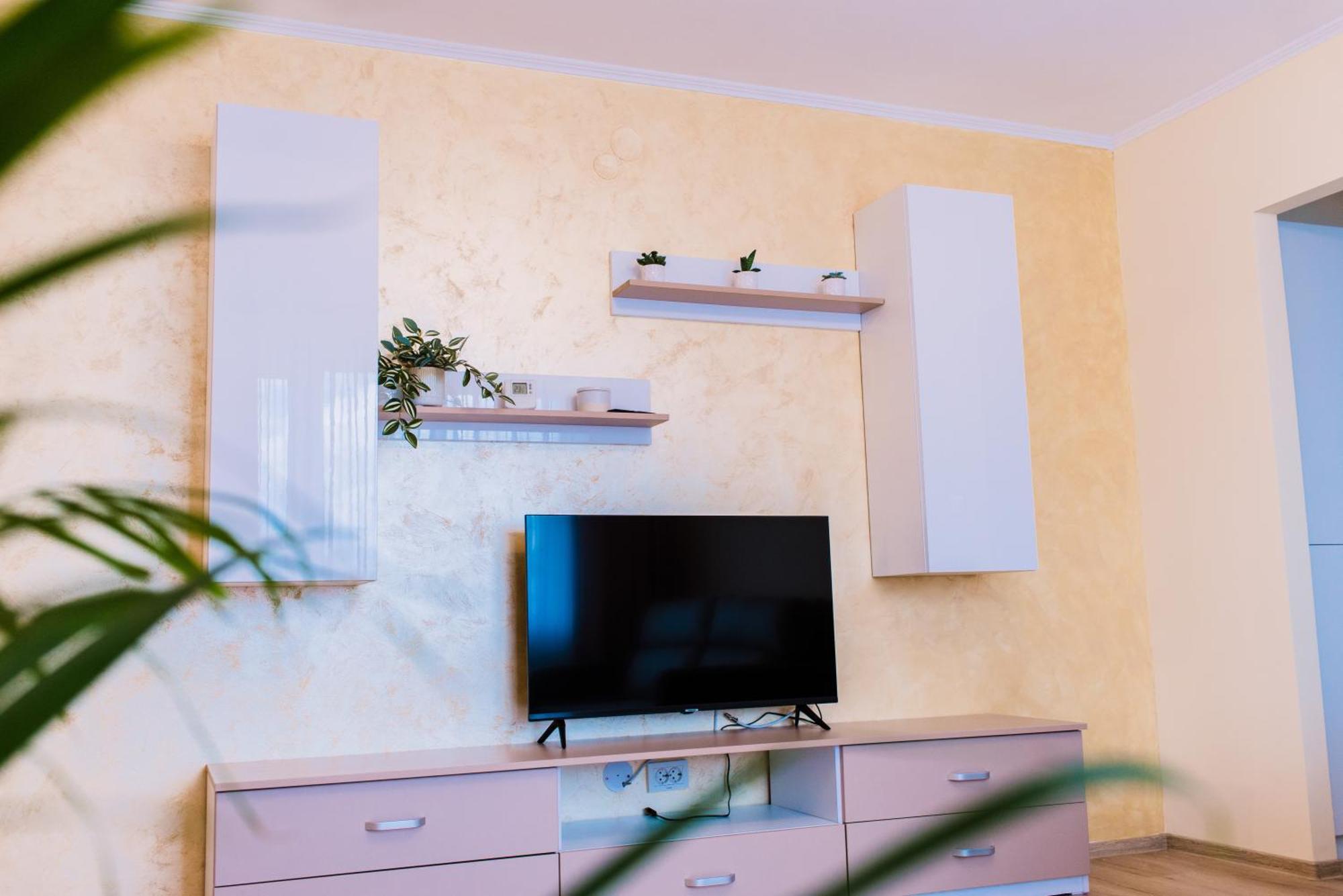 Central White Apartment Satu Mare Exteriör bild